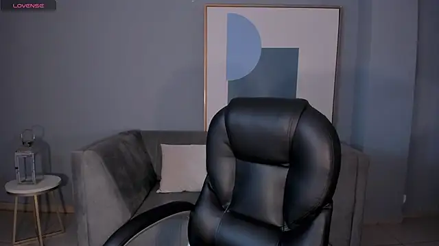 Snapshot of DolcieElliot chatting on December 30, 11:48 am DolcieElliot online show from December 30, 11:48 am