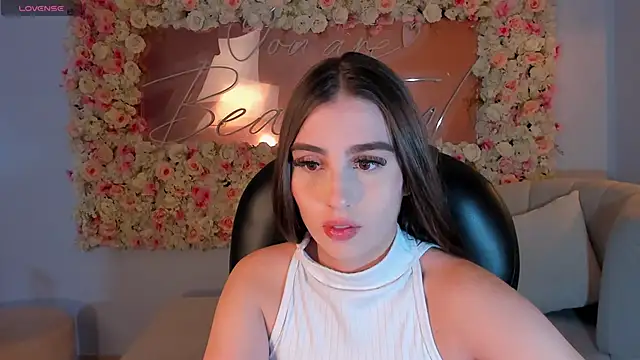 Snapshot of DolcieElliot chatting on January 14, 12:24 pm DolcieElliot online show from January 14, 12:24 pm