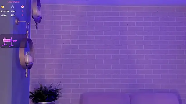 Snapshot of DolcieElliot chatting on February 5, 5:09 pm DolcieElliot online show from February 5, 5:09 pm