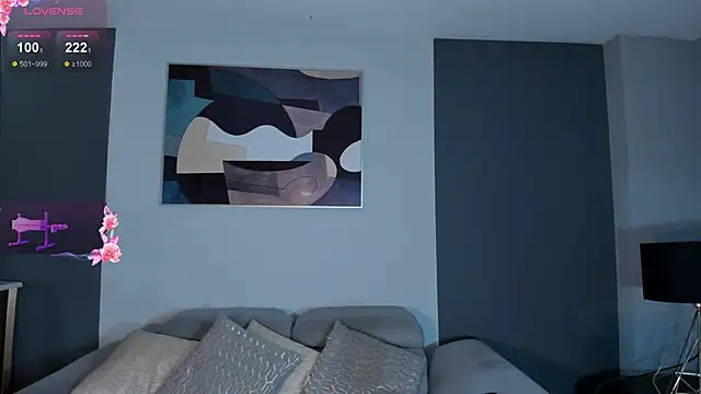 Snapshot of DolcieElliot chatting on February 9, 8:24 pm DolcieElliot online show from February 9, 8:24 pm