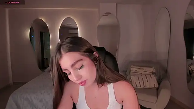 Snapshot of DolcieElliot chatting on February 20, 12:15 pm DolcieElliot online show from February 20, 12:15 pm