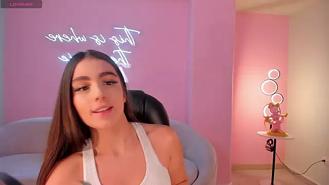 Snapshot of DolcieElliot chatting on February 24, 12:16 pm DolcieElliot online show from February 24, 12:16 pm