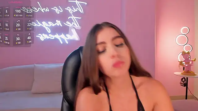 Snapshot of DolcieElliot chatting on February 25, 3:16 pm DolcieElliot online show from February 25, 3:16 pm