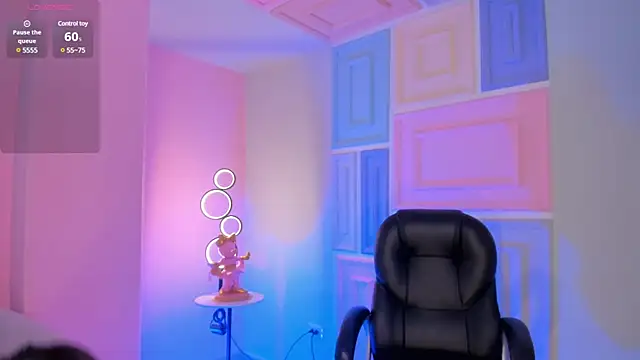 Snapshot of DolcieElliot chatting on February 26, 6:11 pm DolcieElliot online show from February 26, 6:11 pm