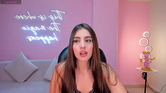 Snapshot of DolcieElliot chatting on February 27, 12:02 pm DolcieElliot online show from February 27, 12:02 pm