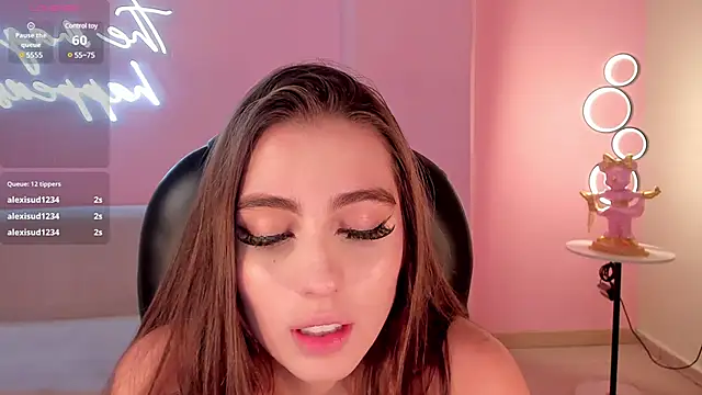 Snapshot of DolcieElliot chatting on February 28, 3:04 pm DolcieElliot online show from February 28, 3:04 pm