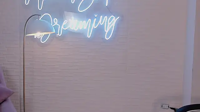 Snapshot of DolcieElliot chatting on March 7, 6:00 pm DolcieElliot online show from March 7, 6:00 pm