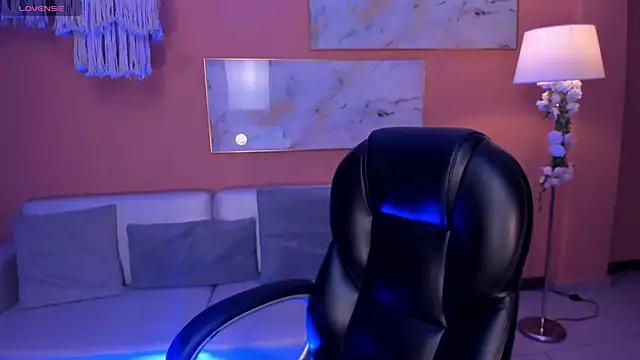 Snapshot of DolcieElliot chatting on March 12, 8:41 pm DolcieElliot online show from March 12, 8:41 pm