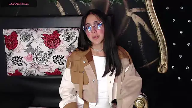 Snapshot of ling_ling24 chatting on December 23, 7:49 am ling ling24 online show from December 23, 7:49 am