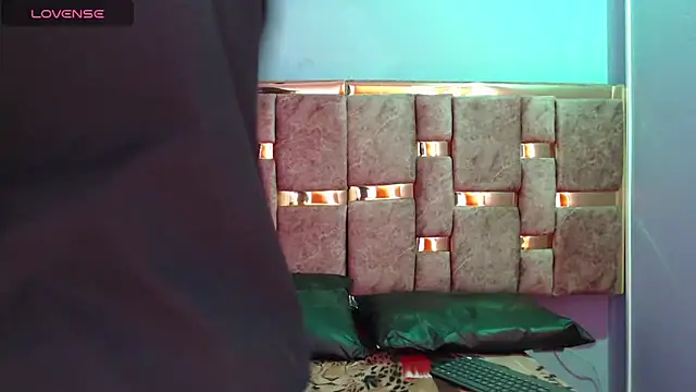 Snapshot of ling_ling24 chatting on January 20, 4:21 am ling ling24 online show from January 20, 4:21 am