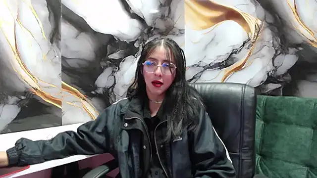 Snapshot of ling_ling24 chatting on February 6, 3:48 am ling ling24 online show from February 6, 3:48 am