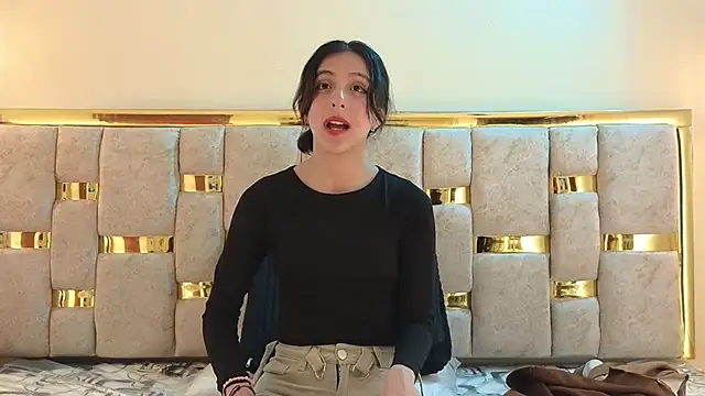 Snapshot of ling_ling24 chatting on December 2, 3:23 am ling ling24 online show from December 2, 3:23 am