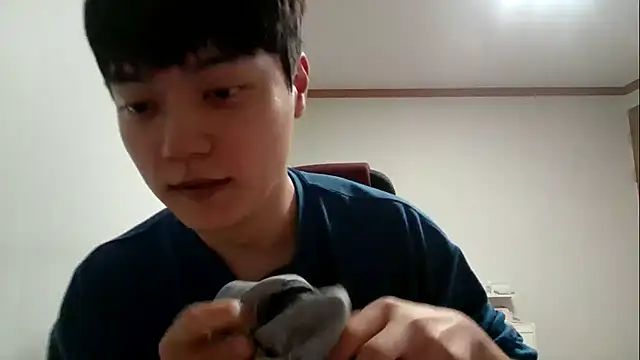 Snapshot of dhwisydy chatting on April 11, 11:36 am dhwisydy online show from April 11, 11:36 am