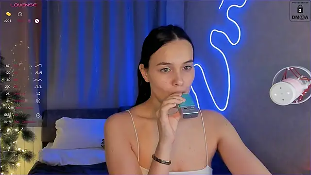 Snapshot of _Sweetie_ chatting on December 23, 4:17 pm Sweetie online show from December 23, 4:17 pm