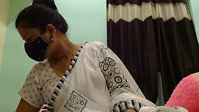 Snapshot of payal_sharma1 chatting on May 13, 1:08 pm payal sharma1 online show from May 13, 1:08 pm