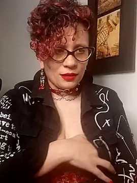 Snapshot of Daneshka_naughty chatting on December 8, 6:01 am Daneshka naughty online show from December 8, 6:01 am