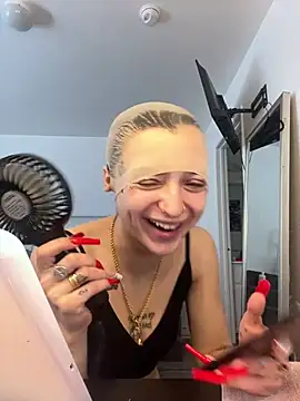 exoticmisfitt online show from February 22, 9:24 pm