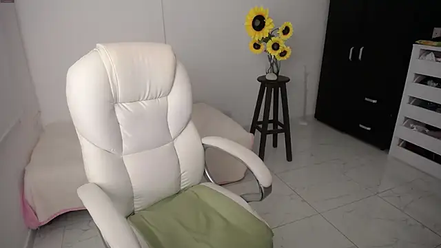 Ghada milf online show from March 4, 12:07 am