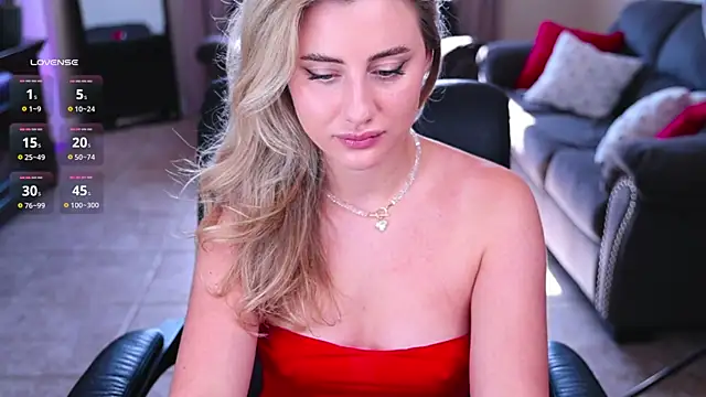 Snapshot of Naughty-Kitty1 chatting on April 25, 9:23 pm Naughty-Kitty1 online show from April 25, 9:23 pm