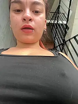 MiaLujan  online show from February 9, 12:30 pm