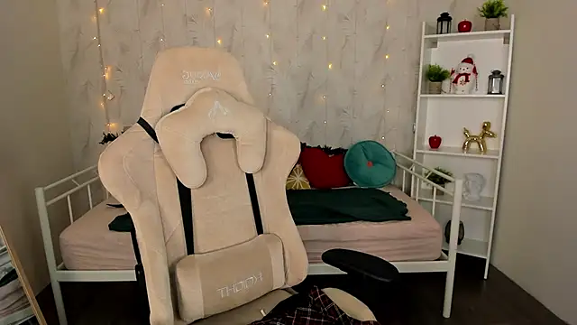 Miley Brown  online show from December 29, 4:05 am