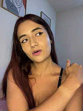 Snapshot of HallieLemon1 chatting on March 9, 4:27 am HallieLemon1 online show from March 9, 4:27 am