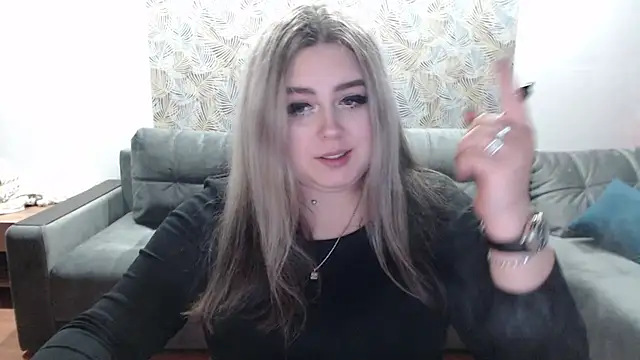 Snapshot of TiffaniYW chatting on December 16, 8:48 pm TiffaniYW online show from December 16, 8:48 pm