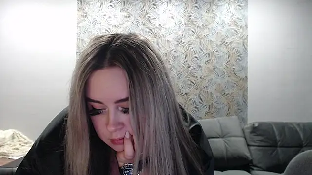 Snapshot of TiffaniYW chatting on December 26, 10:09 pm TiffaniYW online show from December 26, 10:09 pm