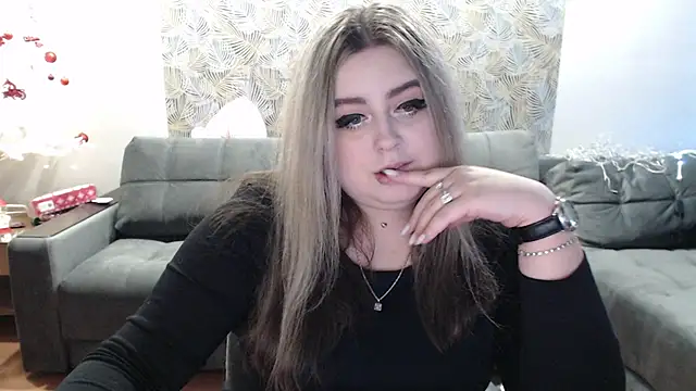 Snapshot of TiffaniYW chatting on December 29, 8:26 pm TiffaniYW online show from December 29, 8:26 pm