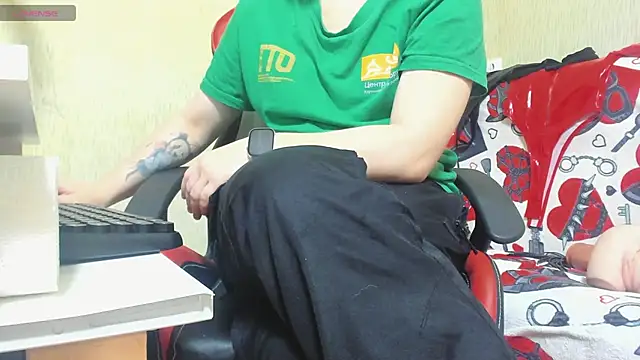 Snapshot of Queen_Sport chatting on March 1, 4:37 am Queen Sport online show from March 1, 4:37 am