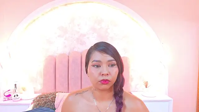 Snapshot of BellahColucci chatting on October 29, 8:32 pm BellahColucci online show from October 29, 8:32 pm