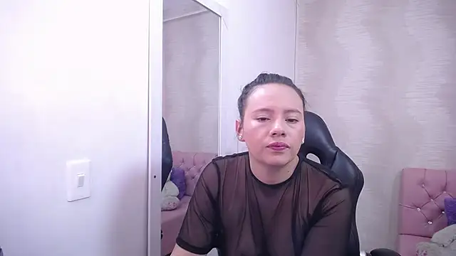 lauraguzman online show from March 15, 4:24 am