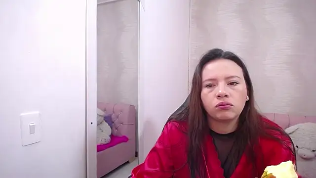 lauraguzman online show from March 20, 1:24 am