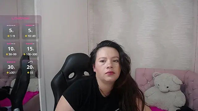 lauraguzman online show from September 24, 3:21 am