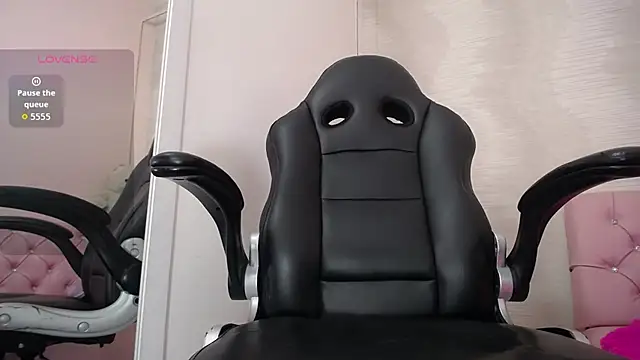 lauraguzman online show from October 4, 3:15 am