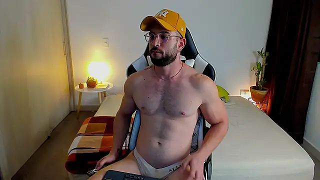 dafboy1 online show from December 16, 11:32 pm