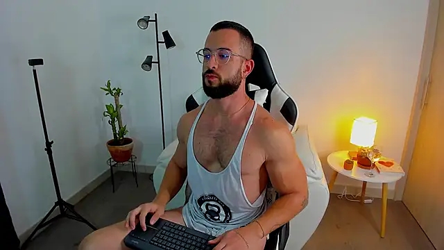 dafboy1 online show from January 16, 1:48 pm