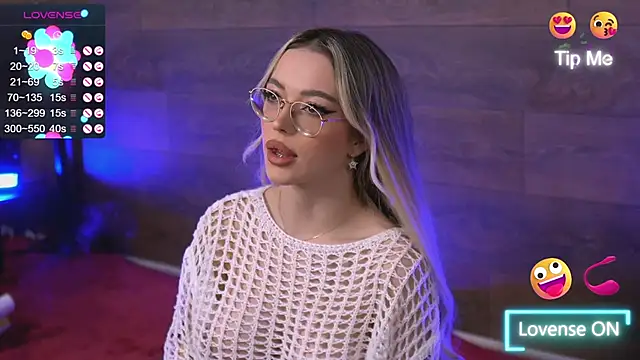 Snapshot of KylieJoyce chatting on January 4, 9:20 pm KylieJoyce online show from January 4, 9:20 pm