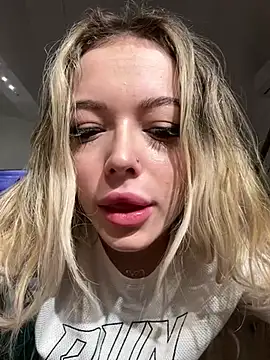 Snapshot of KylieJoyce chatting on January 8, 12:06 am KylieJoyce online show from January 8, 12:06 am