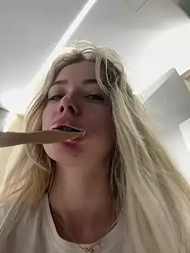 Snapshot of KylieJoyce chatting on January 8, 2:14 pm KylieJoyce online show from January 8, 2:14 pm