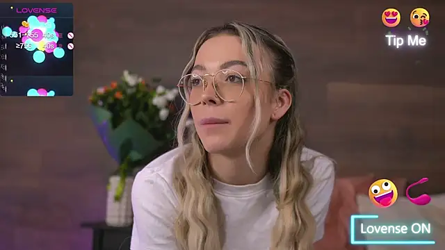 Snapshot of KylieJoyce chatting on January 10, 4:44 am KylieJoyce online show from January 10, 4:44 am