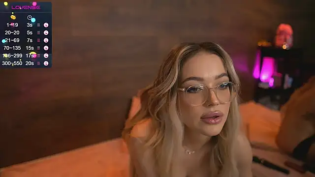 Snapshot of KylieJoyce chatting on January 25, 1:32 am KylieJoyce online show from January 25, 1:32 am