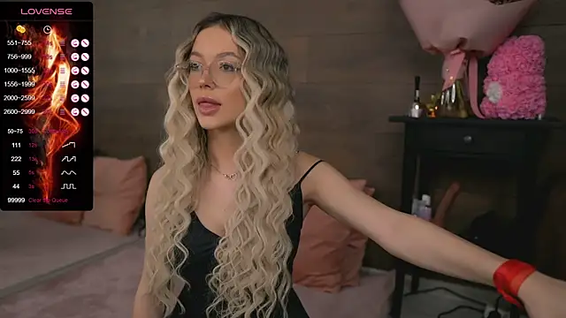 Snapshot of KylieJoyce chatting on February 6, 10:43 pm KylieJoyce online show from February 6, 10:43 pm