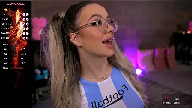 Snapshot of KylieJoyce chatting on February 9, 8:34 pm KylieJoyce online show from February 9, 8:34 pm