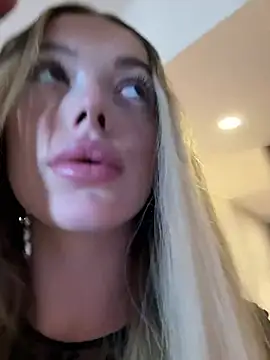 Snapshot of KylieJoyce chatting on February 17, 6:04 pm KylieJoyce online show from February 17, 6:04 pm