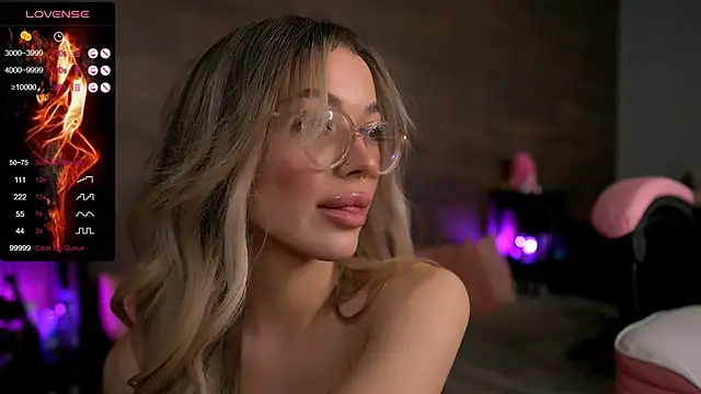 Snapshot of KylieJoyce chatting on February 24, 2:40 am KylieJoyce online show from February 24, 2:40 am