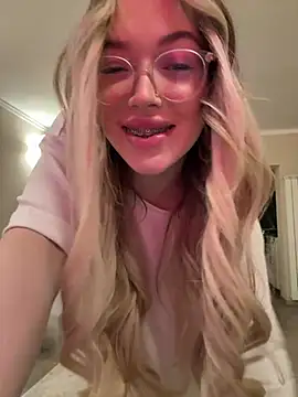 Snapshot of KylieJoyce chatting on February 26, 10:09 pm KylieJoyce online show from February 26, 10:09 pm