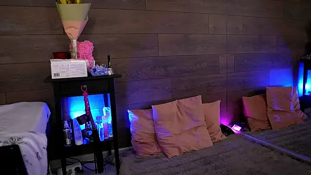 Snapshot of KylieJoyce chatting on March 10, 10:24 pm KylieJoyce online show from March 10, 10:24 pm