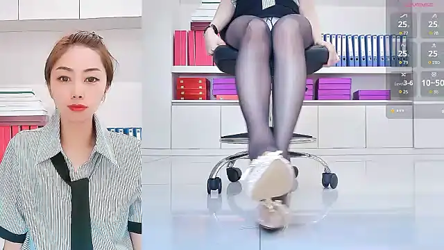 Aster Hoa online show from February 10, 10:30 am