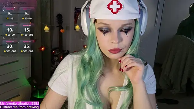 Snapshot of ValBae chatting on October 31, 8:43 pm ValBae online show from October 31, 8:43 pm